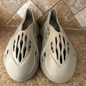 Adidas Yeezy foam rnnr runner stone sage size 8